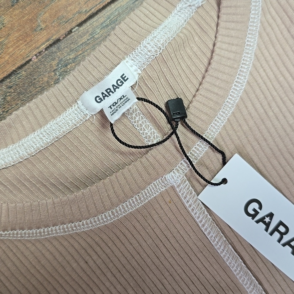 Garage-Exposed Seams Stormi Tee - Picture 6 of 6
